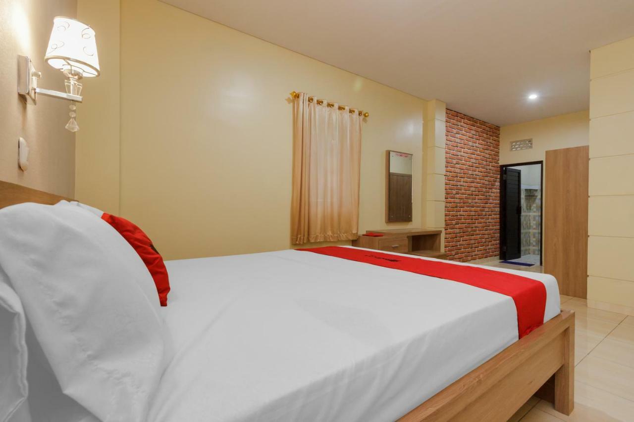 Hotel Reddoorz Plus Near Pantai Malalayang Manado Exteriér fotografie