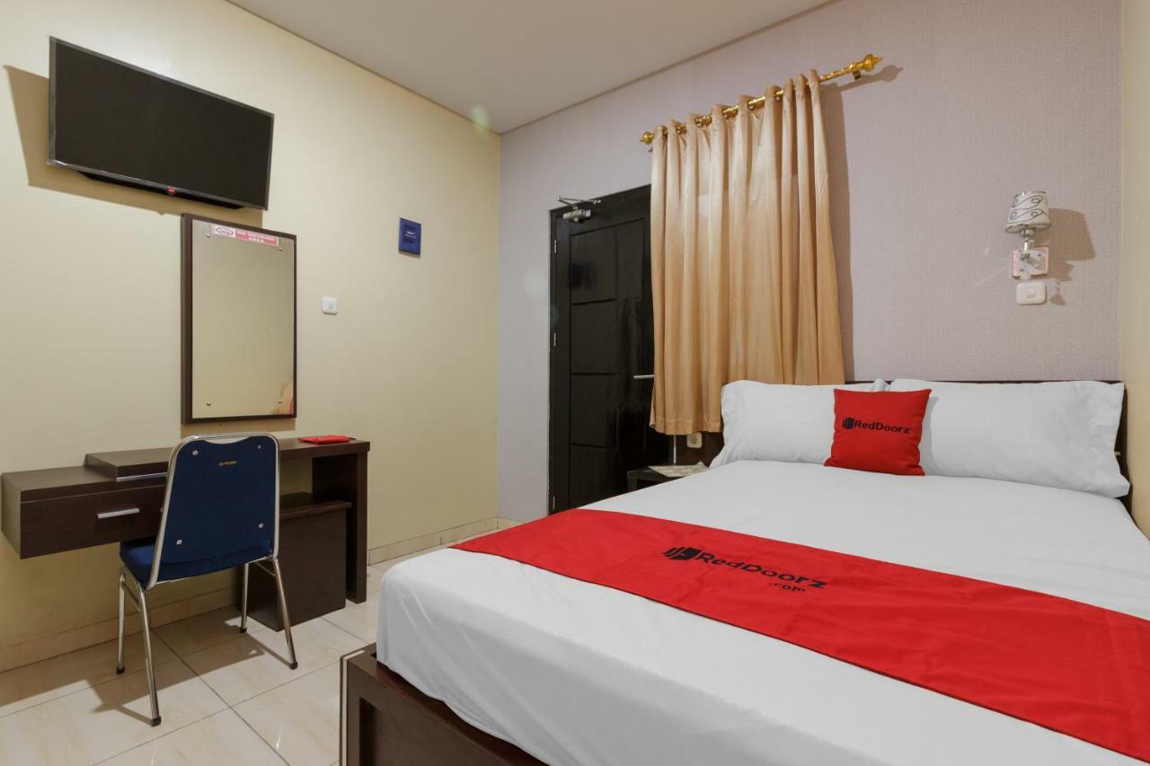 Hotel Reddoorz Plus Near Pantai Malalayang Manado Exteriér fotografie